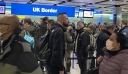 Βρετανία: Μεγάλες καθυστερήσεις στις αφίξεις στα αεροδρόμια λόγω τεχνικών προβλημάτων στις ηλεκτρονικές πύλες