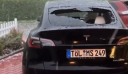 Ελβετία: Το χαλάζι διαλύει το πίσω τζάμι ενός Tesla – Δείτε βίντεο