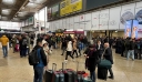 Κραυγή αγωνίας από εγκλωβισμένους Έλληνες στο αεροδρόμιο του Μονάχου – Είμαστε οικονομικά χάλια, κοιμόμαστε σε καρέκλες