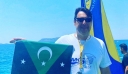 Ελληνοτουρκικά: Τούρκος αντιδήμαρχος φωτογραφήθηκε με τη σημαία της «ανεξάρτητης» Δυτικής Θράκης