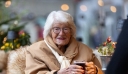 Γερμανία: Παραμένει… κοκέτα στα 113 της η γηραιότερη γυναίκα στη χώρα