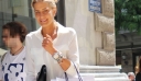 Τατιάνα Μπλάτνικ: Έβαλε το λευκό πουκάμισο στο καλοκαιρινό office look της