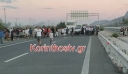 Ρομά έκλεισαν την Εθνική Οδό στο Ζευγολατιό και καίνε λάστιχα – Εκτροπή της κυκλοφορίας