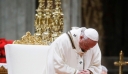 Ο πάπας Φραγκίσκος καλεί τον κόσμο να προσευχηθεί για την ειρήνη στην Ουκρανία