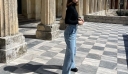 Η Κλέλια Ανδριολάτου συνδύασε όλα τα basics σε ένα σύνολο με το τζιν παντελόνι να πρωταγωνιστεί