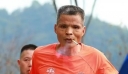 Ο Κινέζος που έτρεχε Μαραθώνιο και κάπνιζε το ένα τσιγάρο πίσω από το άλλο… (Εικόνες)