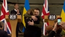 Ζελένσκι: Η συγκινητική αγκαλιά του με Ουκρανή δημοσιογράφο του BBC – Δείτε βίντεο
