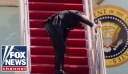 Τζο Μπάιντεν: Αλλάζουν σκάλα στο Air Force One για να μην σκοντάφτει στα σκαλιά