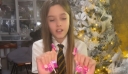 Η 11χρονη με τις ψεύτικες βλεφαρίδες και τα παράξενα νύχια και οι αντιδράσεις για τη μητέρα της