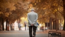 Έρευνα: Με 10 λεπτά περπάτημα τη μέρα ένας 85χρονος μπορεί να παρατείνει τη ζωή του