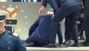 Τζο Μπάιντεν: Σκόνταψε ξανά και έπεσε στη διάρκεια εκδήλωσης – Δείτε βίντεο