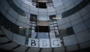 BBC: Στη δίνη του σκανδάλου με τον παρουσιαστή – Σκληρή κριτική από βρετανική κυβέρνηση