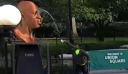 Συνελήφθη skateboarder που βανδάλισε το άγαλμα του Τζόρτζ Φλόιντ στην Union Square του Μανχάταν