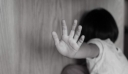 Φρίκη στο Ηράκλειο Κρήτης: Βασανιστήρια για τέσσερα ανήλικα κορίτσια – Τα κακοποιούσαν η μητέρα και ο πατριός τους
