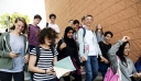 Γαλλία: «Δεν θα επιτρέπεται πλέον να φοριέται η αμπάγια στο σχολείο», ανακοινώνει ο υπουργός Παιδείας