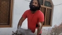 Ινδία: Αγρότης διέσωσε έναν γερανό και ζητά από τις Αρχές να τον απελευθερώσουν