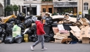 «Βουνό» τα σκουπίδια στο Παρίσι – «Είναι αηδιαστικό», λένε οι τουρίστες