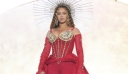Η Beyoncé επέστρεψε στη σκηνή του Dubai για να κάνει την πιο κιτς εμφάνιση της ζωής της