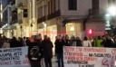 Πάτρα: Διαμαρτυρία για το πολύνεκρο δυστύχημα στα Τέμπη – Πέταξαν πέτρες και μπογιές