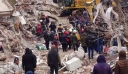 Σεισμός στην Τουρκία: Ψάχνουν τους ανθρώπους τους στα ερείπια για να τους προσφέρουν μια αξιοπρεπή ταφή