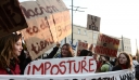 Παράσταση διαμαρτυρίας από το ΠΑΜΕ στη γαλλική πρεσβεία – Δείτε φωτογραφίες