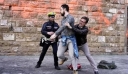 Βίντεο: Η στιγμή που ο δήμαρχος της Φλωρεντίας ορμά έξαλλος σε ακτιβιστή που ρίχνει μπογιά στο Παλάτσο Βέκιο