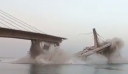 Ινδία: Υπό κατασκευή γέφυρα καταρρέει σαν χάρτινος πύργος – Δείτε βίντεο