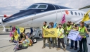 Ελβετία: Έφοδος ακτιβιστών στο αεροδρόμιο της Γενεύης – Διέκοψαν την αεροπορική κυκλοφορία (βίντεο)