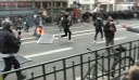 Γαλλία: Διαδηλωτές έκαψαν το αγαπημένο εστιατόριο του Μακρόν στο Παρίσι – Δείτε βίντεο