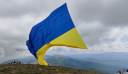 Ουκρανία: Δασκάλα από τη Μαριούπολη πέταξε χαρταετό με την ουκρανική σημαία στην κορυφή του όρους Χόβερα