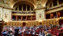 Γαλλική Εθνοσυνέλευση: Yπουργός έκανε άσεμνες χειρονομίες στον επικεφαλής των Ρεπουμπλικάνων!