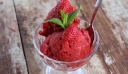 Υγιεινό και δροσερό παγωτό φράουλα  ΧΩΡΙΣ ζάχαρη !!!