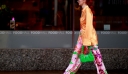 Παντελόνι με χρώμα: Πέντε stylish τρόποι να το φορέσεις τώρα