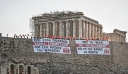 Ακρόπολη: Σάλος στα social media για τα πανό – «Αναδεικνύουν το μνημείο», λέει το ΚΚΕ