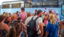 Ρόδος: Οργισμένοι οι Βρετανοί τουρίστες με ταξιδιωτικά και αεροπορικές – Επαίνους για εθελοντές, στρατό και ντόπιους