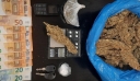 Ηράκλειο: Θα «έσπρωχνε» πάνω από μισό κιλό κάνναβης και κοκαΐνη
