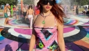 Η Κατερίνα Ντούσκα με το 00s φόρεμα της σου δείχνει τι να φορέσεις στα μουσικά φεστιβάλ της πόλης