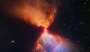 James Webb: Εντυπωσιακή εικόνα – Απαθανάτισε νέφος σε σχήμα κλεψύδρας κατά τον σχηματισμό ενός νέου άστρου