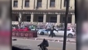Επεισόδια στην ΑΣΟΕΕ: «Τους είπα για το όπλο αλλά αυτοί συνέχισαν να πετάνε πέτρες» λέει ο αστυνομικός