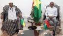 Στην Μπουρκίνα Φάσο, ο πρωθυπουργός του Μάλι δηλώνει «η δημοκρατία έρχεται μετά την ασφάλεια»