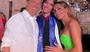 Δέσποινα Βανδή: Εντυπωσιακή στην αποφοίτηση της Μελίνας- Μαμά και κόρη με matching neon φορέματα