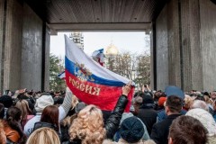 Το κριμαϊκό κοινοβούλιο κόβει τους δεσμούς της περιοχής με το Κίεβο