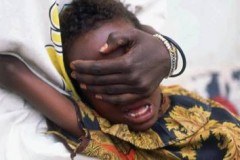 Δικαστική απόφαση αναστείλει την απέλαση Κενυάτισσας στην χώρα της για την αποφυγή κλειτοριδεκτομής
