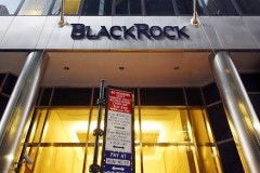 BlackRock: Η Ελλάδα στην πρώτη θέση της λίστας με τις υποψήφιες χώρες για χρεοκοπία