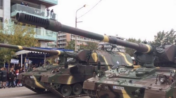 Δείτε στο βίντεο την παρέλαση στρατιωτικών αρμάτων στη Θεσσαλονίκη[βίντεο]