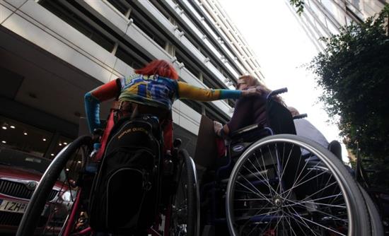 Διεκδικώντας τα δικαιώματα των ανθρώπων με αναπηρία