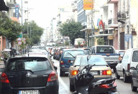 Βροχή οι κλήσεις για διπλοπαρκαρισμένα οχήματα στο κέντρο – Αχαΐα