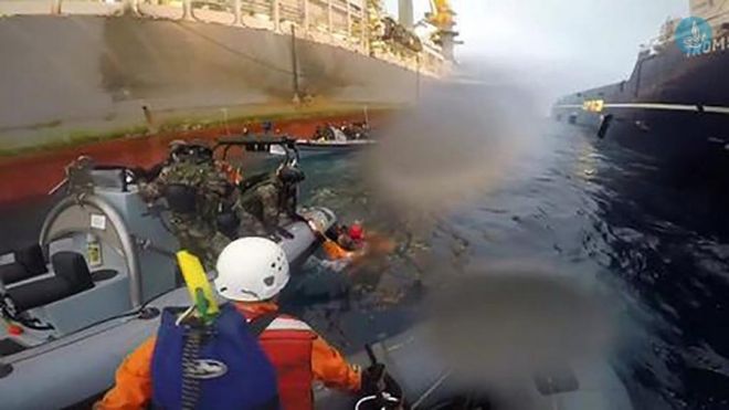 Βίντεο – Nαυμαχία μεταξύ Greenpeace και ισπανικού πολεμικού ναυτικού