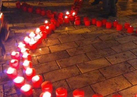 Κεράκια στην πλατεία Αριστοτέλους για την Παγκόσμια Ημέρα κατά του AIDS [βίντεο]