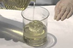 Φοβερό ΤΡΙΚ – Πώς μπορούμε να κάνουμε αόρατο ένα ποτήρι